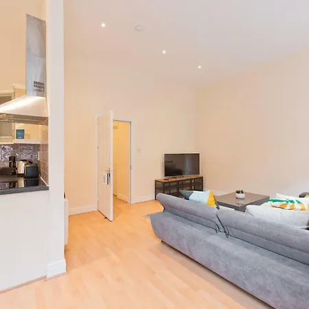 Sweet - Talbot Spire Apartment *